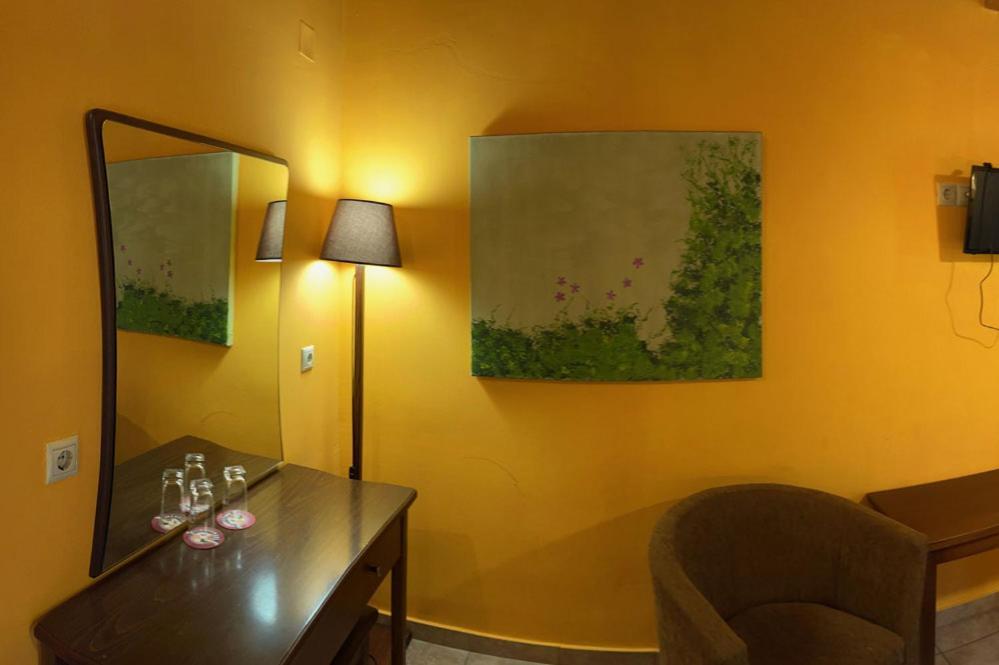 Guesthouse Teloni ヴィティナ エクステリア 写真