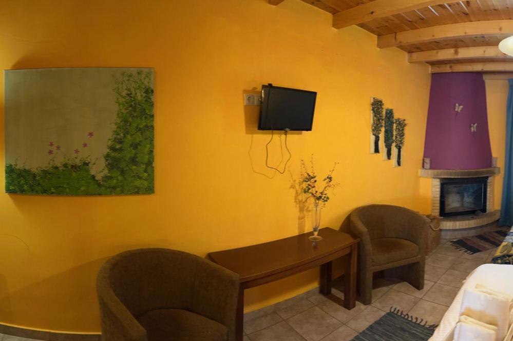Guesthouse Teloni ヴィティナ エクステリア 写真