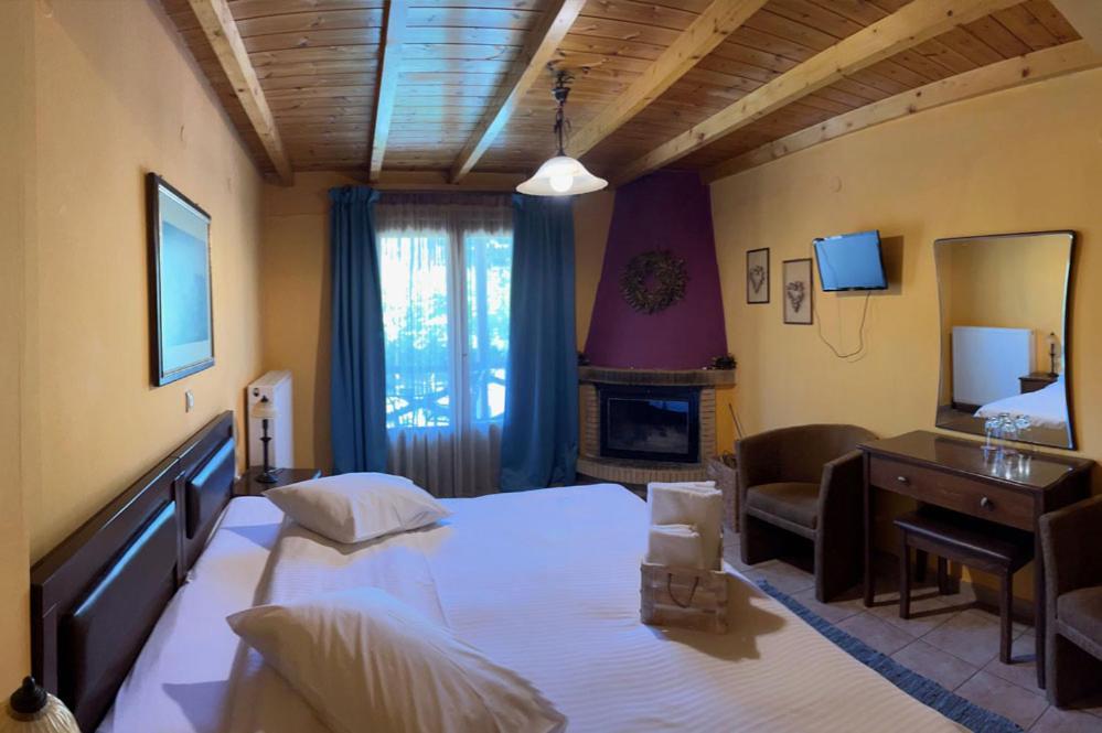 Guesthouse Teloni ヴィティナ エクステリア 写真