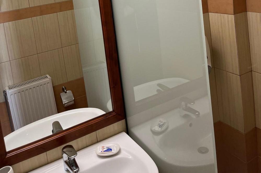 Guesthouse Teloni ヴィティナ エクステリア 写真