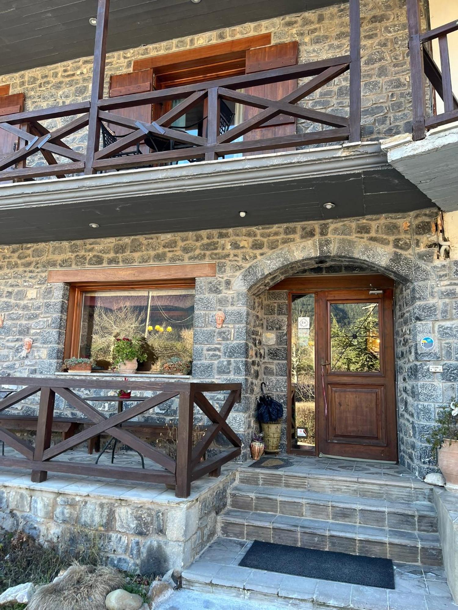 Guesthouse Teloni ヴィティナ エクステリア 写真
